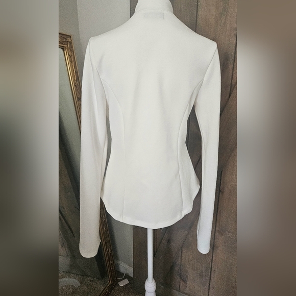 NUX Active: Cozy and Comfortable Athleisure Sleek Jacket in Coconut. Size Medium - Picture 8 of 16